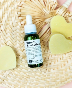 Olio di rosa mosqueta spremuto a freddo, azione elasticizzante e rigenerante