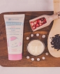Scrub viso acqua costituzionale di melagrana e riso venere