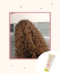 Retro di ragazza con capelli ricci
