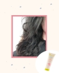Ragazza con capelli mossi