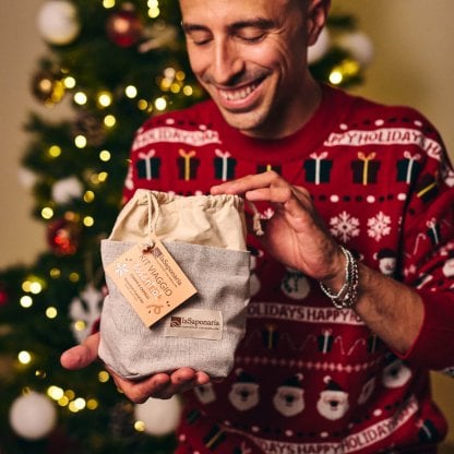 Kit viaggio essential - regalo di natale ecologico e solidale per chi ama i viaggi Kit viaggio essential - regalo di natale ecologico e solidale per chi ama i viaggi